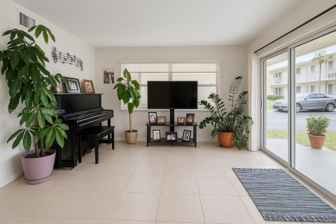 Condo in Miami, Florida, 1 bedroom  № 1698932 - photo 4