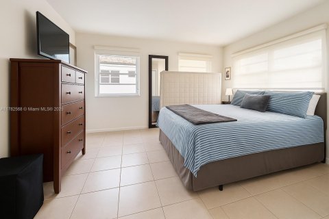 Condo in Miami, Florida, 1 bedroom  № 1698932 - photo 6