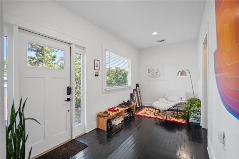 Commercial property in Saint Petersburg, Florida 6 bedrooms, 218.97 sq.m. № 1917747 - photo 10
