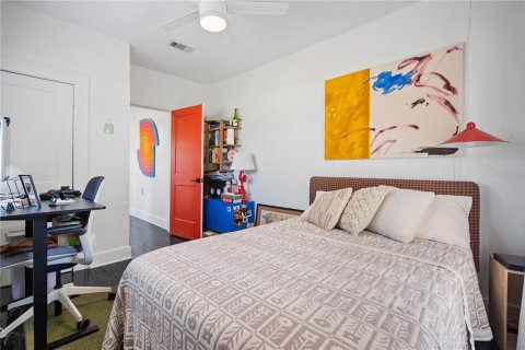 Commercial property in Saint Petersburg, Florida 6 bedrooms, 218.97 sq.m. № 1917747 - photo 17