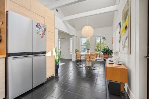 Commercial property in Saint Petersburg, Florida 6 bedrooms, 218.97 sq.m. № 1917747 - photo 7