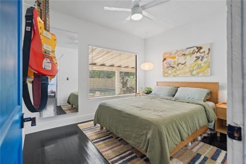 Commercial property in Saint Petersburg, Florida 6 bedrooms, 218.97 sq.m. № 1917747 - photo 19