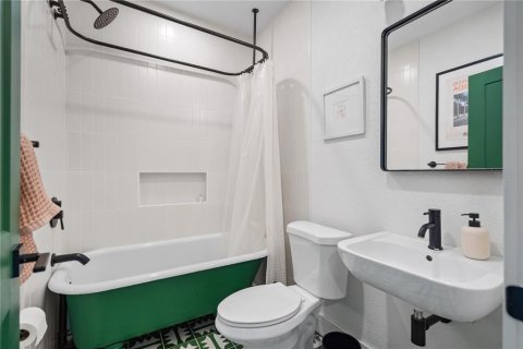 Commercial property in Saint Petersburg, Florida 6 bedrooms, 218.97 sq.m. № 1917747 - photo 18