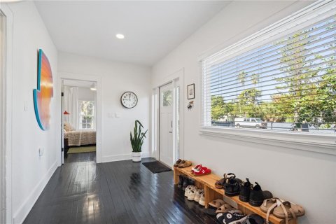 Commercial property in Saint Petersburg, Florida 6 bedrooms, 218.97 sq.m. № 1917747 - photo 11