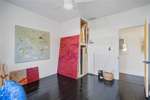 Commercial property in Saint Petersburg, Florida 6 bedrooms, 218.97 sq.m. № 1917747 - photo 22