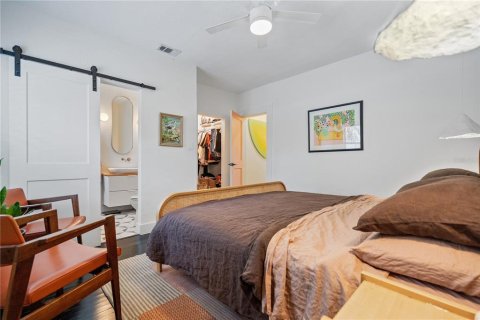 Commercial property in Saint Petersburg, Florida 6 bedrooms, 218.97 sq.m. № 1917747 - photo 13