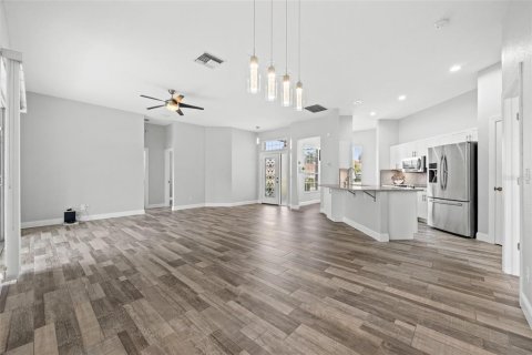Villa ou maison à vendre à North Fort Myers, Floride: 3 chambres, 134.89 m2 № 2389338 - photo 11