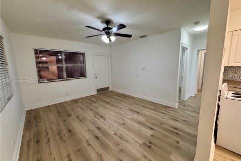 Apartment in North Miami Beach, Florida 2 bedrooms № 2009481 - photo 5