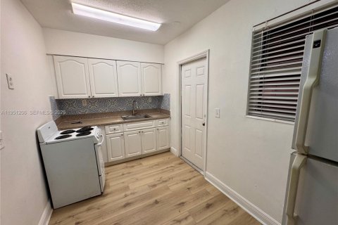Apartment in North Miami Beach, Florida 2 bedrooms № 2009481 - photo 4