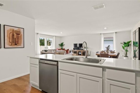 House in Edgewater, Florida 3 bedrooms, 145.86 sq.m. № 2424150 - photo 4