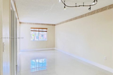 Купить кондоминиум в Хомстед, Флорида 2 спальни, 76.37м2, № 1880228 - фото 4