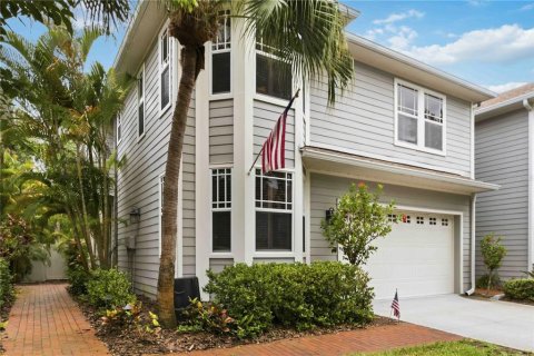 Townhouse in Tampa, Florida 4 bedrooms, 257.15 sq.m. № 2219527 - photo 2