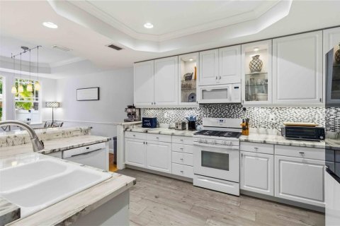 Townhouse in Tampa, Florida 4 bedrooms, 257.15 sq.m. № 2219527 - photo 7
