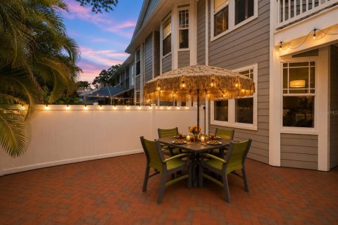 Townhouse in Tampa, Florida 4 bedrooms, 257.15 sq.m. № 2219527 - photo 13