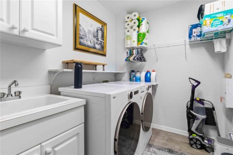 Townhouse in Tampa, Florida 4 bedrooms, 257.15 sq.m. № 2219527 - photo 30