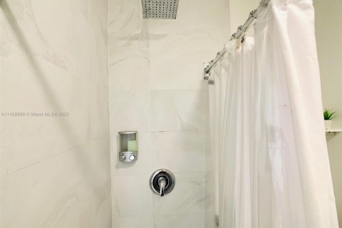 Снять в аренду кондоминиум в Майами-Бич, Флорида 1 спальня, 51.1м2, № 1868013 - фото 13