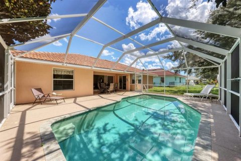 Villa ou maison à vendre à Port Charlotte, Floride: 3 chambres, 157.84 m2 № 1898765 - photo 2