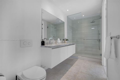 Condo in Miami, Florida, 1 bedroom  № 1897256 - photo 16