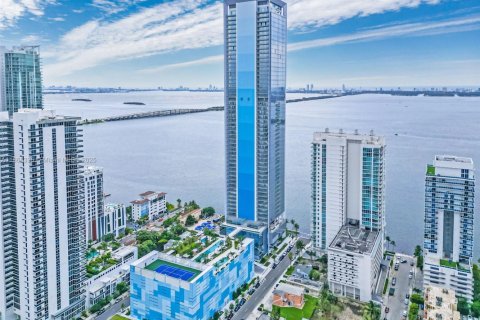Condo in Miami, Florida, 1 bedroom  № 1897256 - photo 1