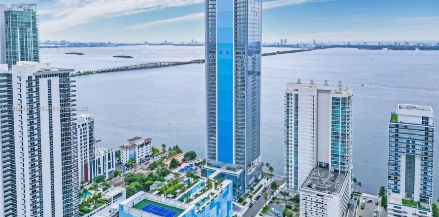 Condo in Miami, Florida, 1 bedroom № 1897256
