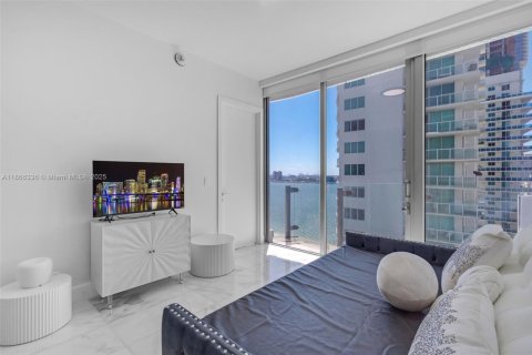 Condo in Miami, Florida, 1 bedroom  № 1897256 - photo 8