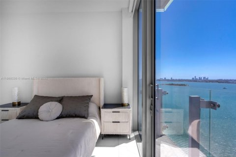 Condo in Miami, Florida, 1 bedroom  № 1897256 - photo 14