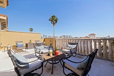 Touwnhouse à vendre à Tampa, Floride: 4 chambres, 261.06 m2 № 2098119 - photo 10