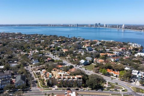 Touwnhouse à vendre à Tampa, Floride: 4 chambres, 261.06 m2 № 2098119 - photo 2