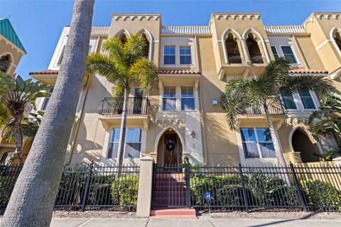 Touwnhouse à Tampa, Floride 4 chambres, 261.06 m2 № 2098119