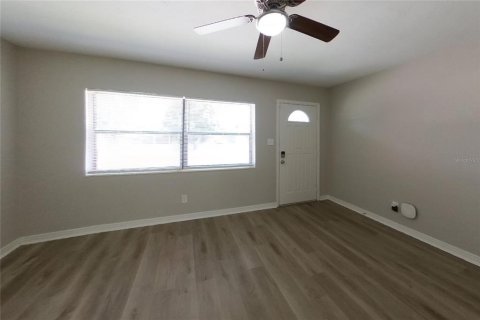 Villa ou maison à louer à Saint Petersburg, Floride: 3 chambres, 115.76 m2 № 2385963 - photo 2