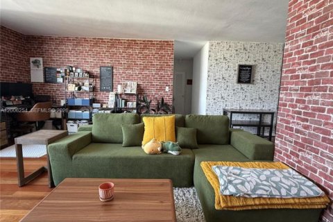 Condominio en venta en Miami Beach, Florida, 1 dormitorio, 72.56 m2 № 2182448 - foto 2