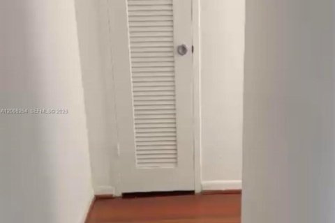 Condominio en venta en Miami Beach, Florida, 1 dormitorio, 72.56 m2 № 2182448 - foto 4