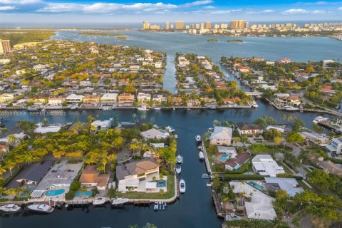 Купить виллу или дом в Норт-Майами, Флорида 2 спальни, 229.65м2, № 1993524 - фото 6