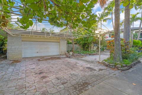 Купить виллу или дом в Норт-Майами, Флорида 2 спальни, 229.65м2, № 1993524 - фото 12