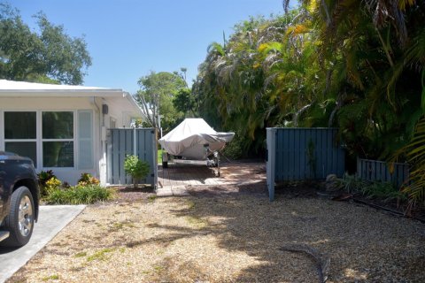 House in Jupiter, Florida 3 bedrooms, 111.11 sq.m. № 2188580 - photo 2