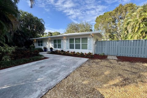 House in Jupiter, Florida 3 bedrooms, 111.11 sq.m. № 2188580