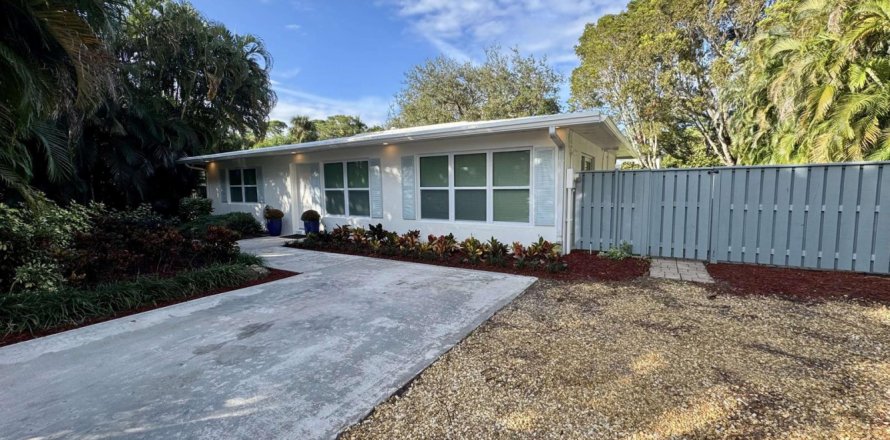 House in Jupiter, Florida 3 bedrooms, 111.11 sq.m. № 2188580