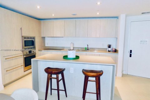 Condo in Hollywood, Florida, 2 bedrooms  № 2023110 - photo 16