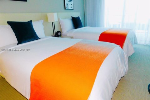 Condo in Hollywood, Florida, 2 bedrooms  № 2023110 - photo 22