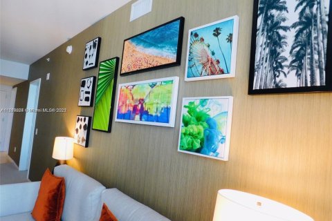 Condo in Hollywood, Florida, 2 bedrooms  № 2023110 - photo 9