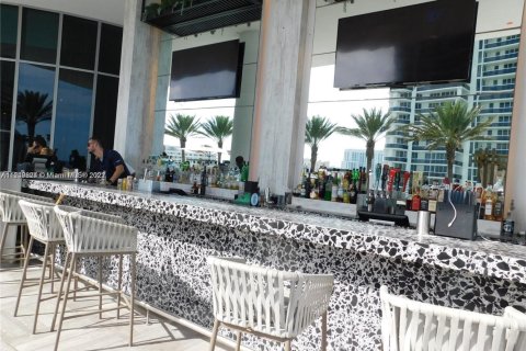 Condo in Hollywood, Florida, 2 bedrooms  № 2023110 - photo 27