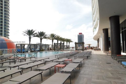 Condo in Hollywood, Florida, 2 bedrooms  № 2023110 - photo 7