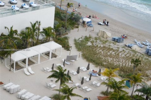 Condo in Hollywood, Florida, 2 bedrooms  № 2023110 - photo 4