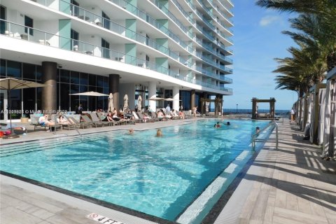 Condo in Hollywood, Florida, 2 bedrooms  № 2023110 - photo 5