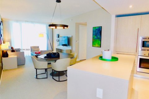 Condo in Hollywood, Florida, 2 bedrooms  № 2023110 - photo 14