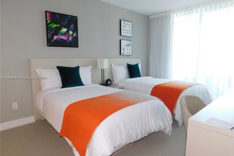 Condo in Hollywood, Florida, 2 bedrooms  № 2023110 - photo 19