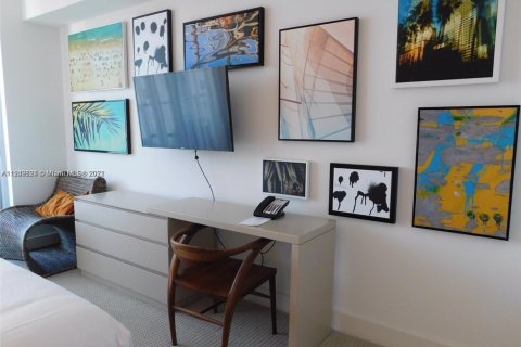 Condo in Hollywood, Florida, 2 bedrooms  № 2023110 - photo 21