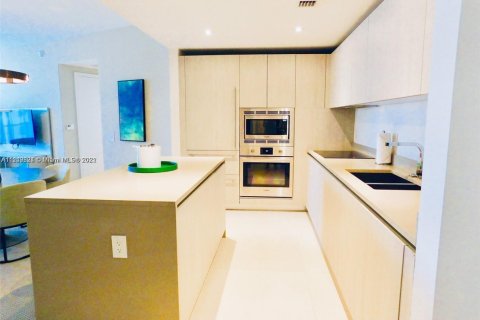 Condo in Hollywood, Florida, 2 bedrooms  № 2023110 - photo 15