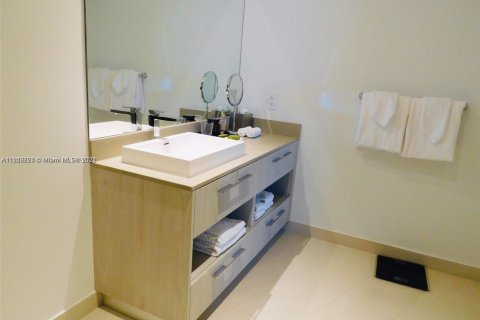 Condo in Hollywood, Florida, 2 bedrooms  № 2023110 - photo 20