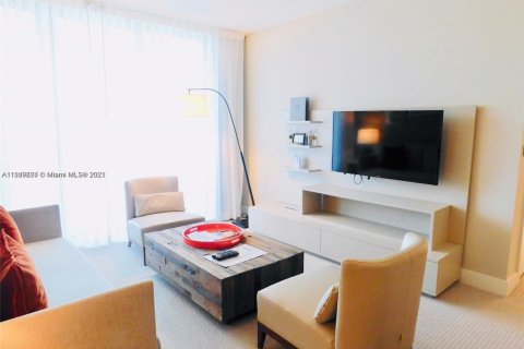 Condo in Hollywood, Florida, 2 bedrooms  № 2023110 - photo 12